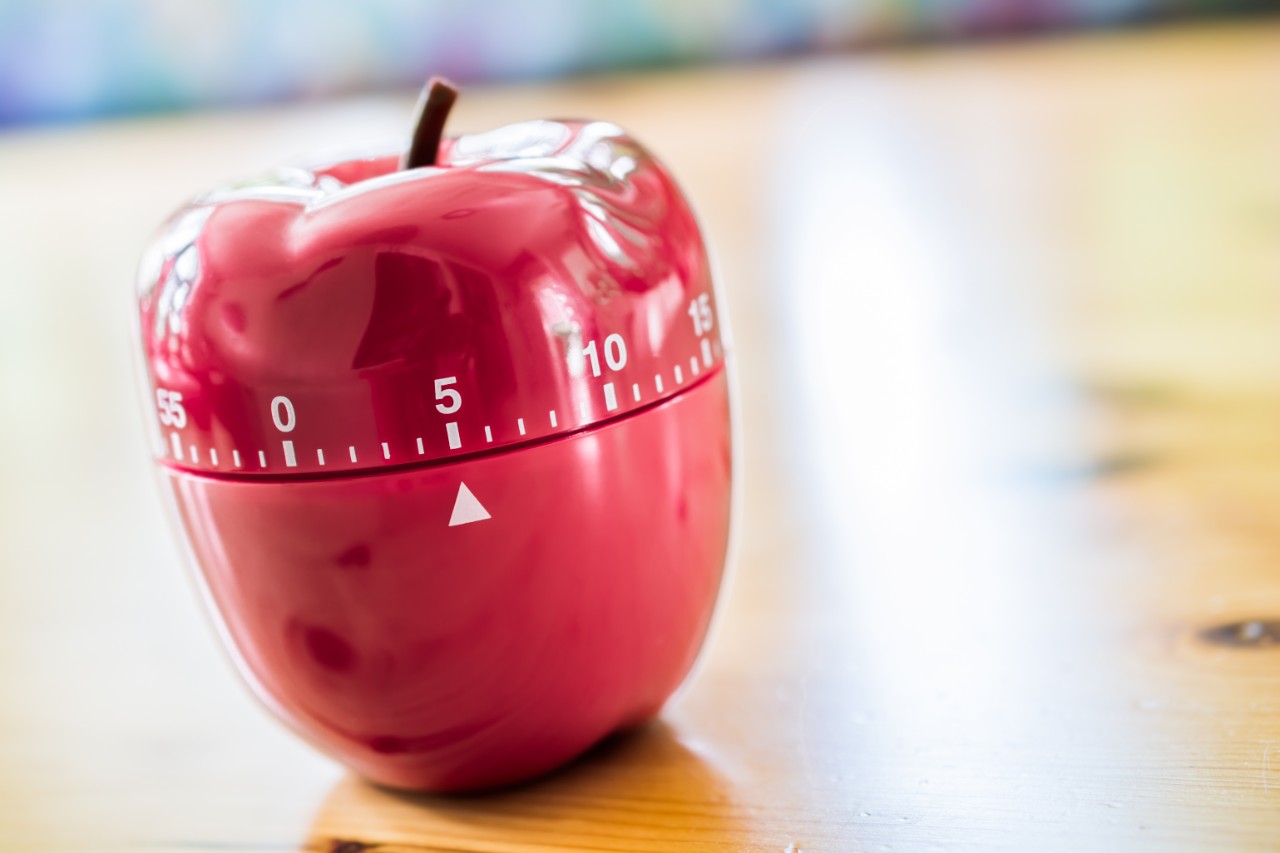 photo of a timer shaped like a tomoto set on 5 minutes