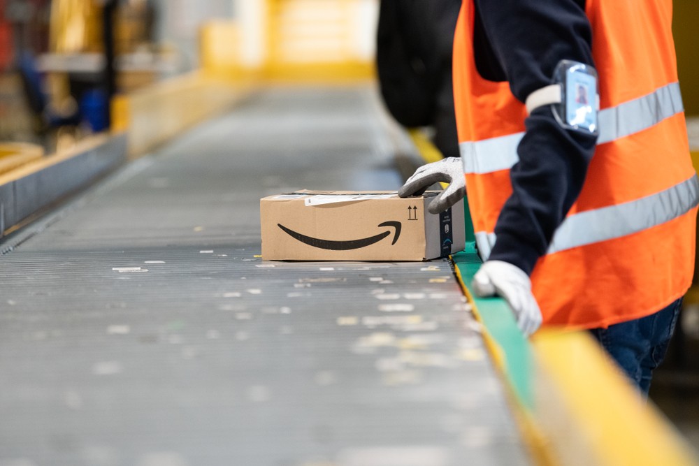 Logistics activity on the Amazon site of Vélizy-Villacoublay in France