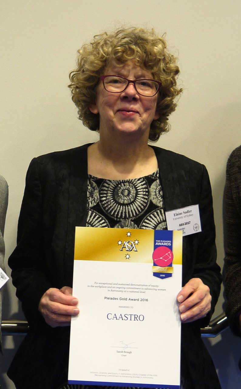 Professor Elaine Sadler receiving CAASTRO’s Gold Pleiades Award
