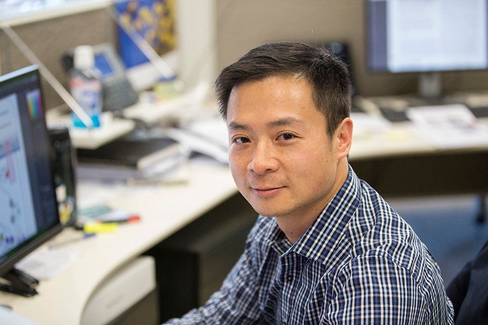 Dr Pengyi Yang working at his computer.